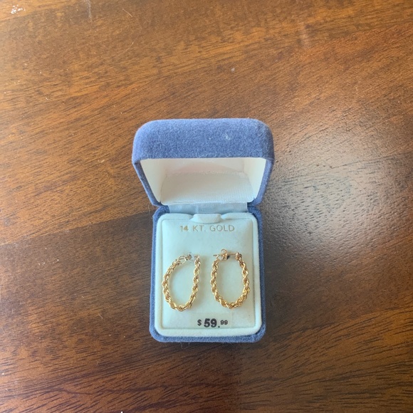 Jewelry - ***UPDATED*** 14K Gold Rope Chain earrings.  Needs repair